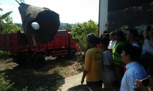 Kerangka Lampu Suar Kapal De Brow 1883 Dipindahkan ke Kantor Pemkot