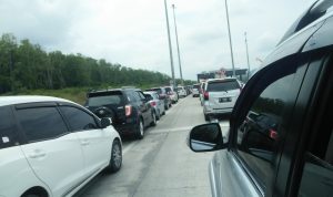 Satu Pintu Tol Ditutup, Lalu Lintas Gerbang Tol Kotabaru Padat Merayap