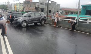 Hendak Dahului Motor, Avanza Tabrak Terios di Flyover Antasari
