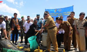 Kembangkan Potensi Laut Lampung, Gubernur Arinal Panen Perdana Keramba Apung Hasil Budidaya Polinela