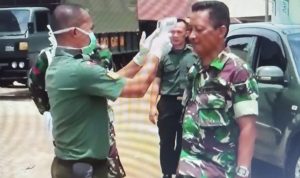 Korem 043/Gatam Check Suhu Tubuh Dan Sterilisasi Prajurit Serta PNS