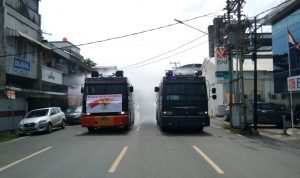 Polda Lampung Kerahkan Mobil Water Canon Semprot Disinfektan