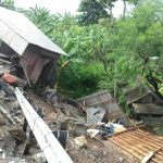Akibat Derasnya Aliran Sungai, Tiga Rumah Mengalami Longsor di Jalan Raya Bypass