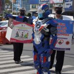 Cegah Penyebaran Covid-19, Sosok Robot Superhero Ini Sampai Turun ke Jalan