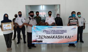 Dukung PSBB dan Larangan Mudik, Divre IV Tanjungkarang Salurkan 700 Paket Sembako Gratis KAI Berkah Ramadhan