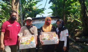 Apresiasi Pejuang Kemanusiaan, ACT Lampung Bagikan Bingkisan Lebaran