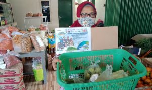 Ibu-Ibu Gang Pinang Langkapura Baru Sedekah Belanjaan