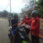 Cegah Pungli, PN Kelas IA Tanjungkarang Bagikan Brosur Pelayanan dan Masker