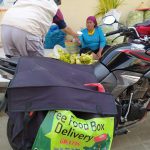 Kombi Bagikan Makanan Pakai Armada Free Food Box Delivery