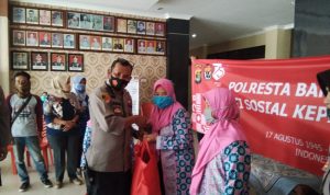 Sambut HUT RI Ke-75, Polresta Bandar Lampung Bagikan Bingkisan Kepada Janda Jurnalis