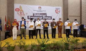 Hadiri Deklarasi Kampanye Damai, Anna-Fritz Berbusana Ala Pemuda