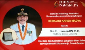 Wali Kota Herman HN Dianugerahi Penghargaan Adi Karsa Madya