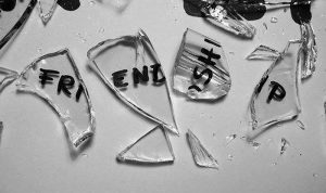 Sadar Atau Tidak, 4 Hal ini Menjadi Dalang Putusnya Hubungan Pertemanan