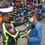 Hari Pertama Operasi Lilin 2020, Satlantas Polresta Bandar Lampung Bagikan Masker Gratis