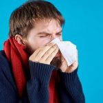 Leher Seorang Pria Meletus Lantaran Tahan Bersin dengan Tutup Hidung dan Mulut