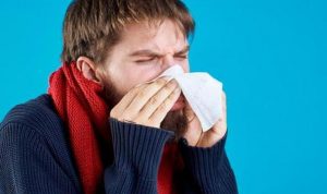 Leher Seorang Pria Meletus Lantaran Tahan Bersin dengan Tutup Hidung dan Mulut