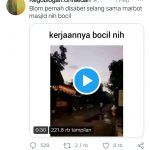 Buat Geger Kampung, Bocil Nanyikan Lagu Terpesona dengan Toa Masjid