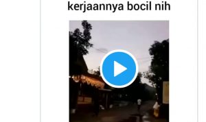 Buat Geger Kampung, Bocil Nanyikan Lagu Terpesona dengan Toa Masjid