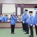 Wagub Chusnunia Serahkan Surat Pelaksana Harian Bupati/Walikota kepada 8 Sekda Kabupaten/Kota