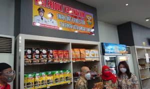 Kunjungi Pusat Oleh-oleh, Wali Kota Eva: Angkat Perekonomian Terdampak Pandemi Lewat UKM