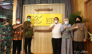 Gairahkan Perajin dan UMKM, Gubernur Arinal dan Ibu Riana Lakukan Grand Opening Lamban Batik Lampung