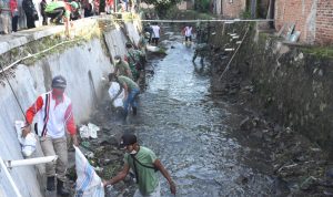 Tangani Persoalan Banjir, Wali Kota Eva Tinjau Dua Sungai di Bandar Lampung