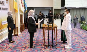 Wagub Chusnunia Chalim Lantik Penjabat Bupati Pesisir Barat Bambang Sumbogo