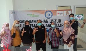 IIB Darmajaya dan RM Sambel Alu – Roti Keset Anget Bagikan Kado Ramadan untuk Jurnalis Kemanusiaan Lampung