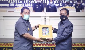 Gubernur Lampung Serahkan Dokumen LKPJ Kepala Daerah Tahun 2020 kepada Ketua DPRD Provinsi Lampung