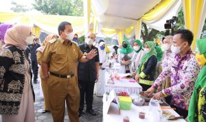 Ketua Dekranasda Lampung Buka Bazar Takjil Ramadan 2021 di Halaman Kantor Dekranasda Provinsi Lampung