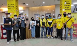 Maxim Transportasi dan ACT Lampung Berbagai Takjil di Bulan Ramadan