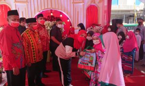 Beri Bantuan Anak Yatim, Walkot Bandar Lampung Harap Bank Syariah Bantu Masyarakat Kurang Mampu