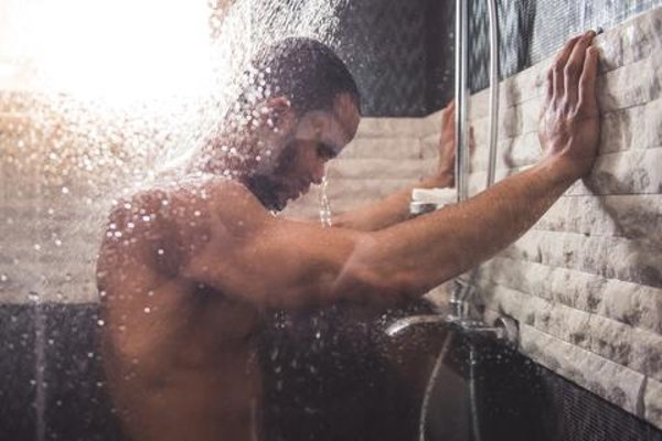 lupa mandi besar saat berpuasa, batalkah?