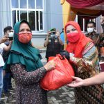 Penyerahan Sembako KBI Lampung, Wali Kota Eva: Semoga Apa Yang Diberikan untuk Masyarakat Bermanfaat