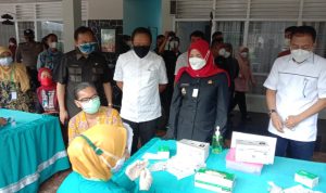 Wali Kota Eva Dwiana Tinjau Vaksinasi di PTPN VII