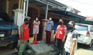 Wali Kota Bandar Lampung Bagikan Paket Sembako Bagi Warga yang Isolasi Mandiri