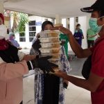 Apresiasi Nakes dan Pasien di RS saat Lebaran, Wali Kota Eva Dwiana Bagikan Ratusan Paket Nasi Rendang