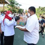 Ringankan Beban Warga Terdampak Covid-19, Wali Kota Eva Dwiana Serahkan 1.000 Paket Sembako