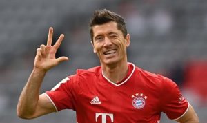 Robert Lewandowski Torehkan Gol ke – 300 di Bundesliga