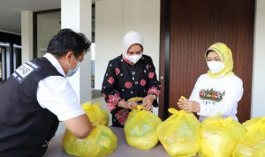 Saling Berbagi di Jumat Barokah, Ketua Umum LKKS Lampung Salurkan Bantuan Sembako ke Pondok Pesantren
