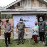 Bantu Masyarakat Terdampak Covid-19, Gubernur Lampung Bagikan Langsung Sembako di Tulang Bawang Barat