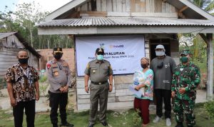 Bantu Masyarakat Terdampak Covid-19, Gubernur Lampung Bagikan Langsung Sembako di Tulang Bawang Barat