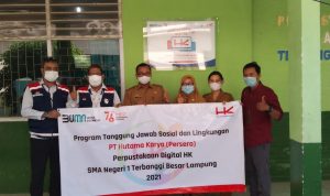 Mudahkan Siswa Akses Buku Tanpa Berkerumun, HK Beri Bantuan Pustaka Digital ke SMA N 1 Terbangi Besar