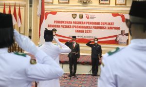 Sekdaprov Fahrizal Kukuhkan Pasukan Pengibar Duplikat Bendera Pusaka Provinsi Lampung