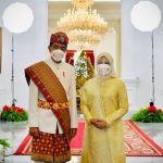 Pimpin Upacara di Istana Merdeka, Presiden Jokowi Kenakan Pakaian Adat Lampung