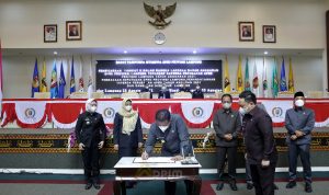 Gubernur Arinal dan DPRD Lampung Tandatangani Raperda Perubahan APBD 2021, Pendapatan Daerah Capai Rp7,5 Triliun