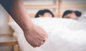 Istri Asik Berduaan Dengan Mantan, Suami Kerja di Malaysia