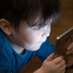 Hati-hati! Pemberian Gawai untuk Anak Ternyata Bukan Solusi