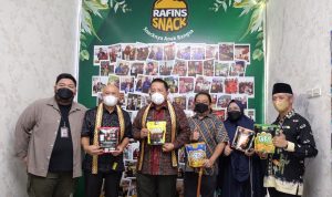 Bangkitkan Gairah UMKM, Menkop UKM Teten Masduki dan Gubernur Arinal Kunjungi UMKM Tapis dan Produk Olahan di Pringsewu dan Pesawaran