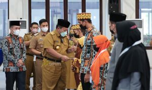Siapkan Bonus Bagi yang Meraih Juara, Gubernur Lampung Lepas Peserta STQ ke-26 ke Maluku Utara